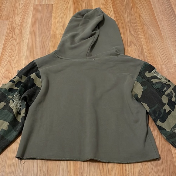 Ruby And Jenna Camo Cropped Sweatshirt - Picture 8 of 11